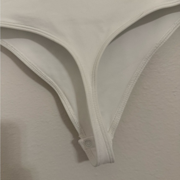 Aritzia Original Contour Squareneck Bodysuit White- Large - Picture 7 of 9